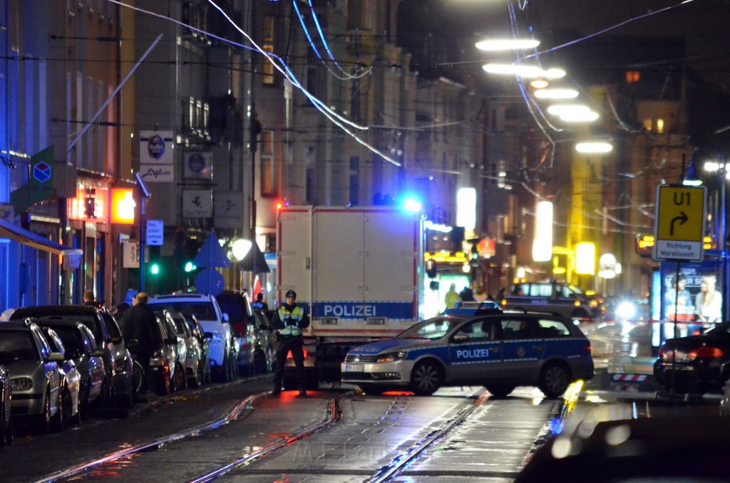 Einsatz BF Verdaechtiges Fahrzeug Koeln Suelz Zuelpischerstr Gustavstr P12.JPG - Miklos Laubert